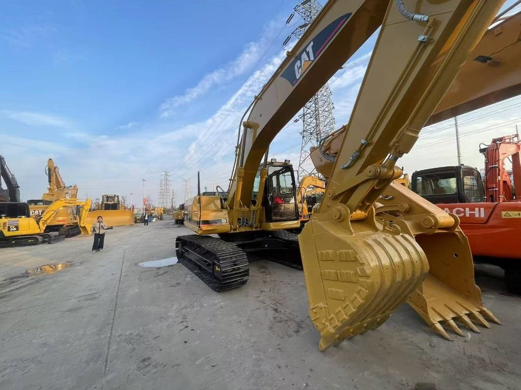 CAT 320 B - Pelle sur chenille: photos 3 CAT 320 B - Pelle sur chenille: photos 3