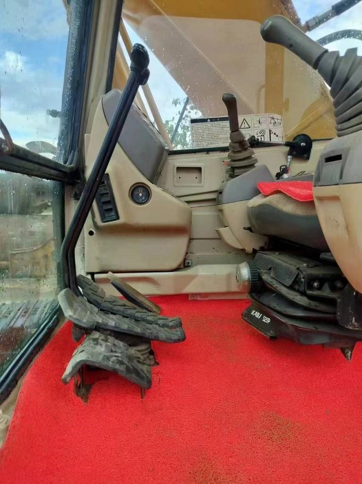 CAT 320 B L - Pelle sur chenille: photos 2 CAT 320 B L - Pelle sur chenille: photos 2