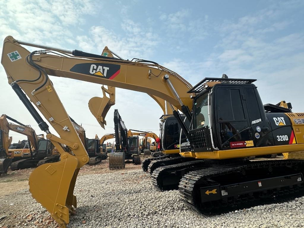 CAT 320 D - Pelle sur chenille: photos 1 CAT 320 D - Pelle sur chenille: photos 1