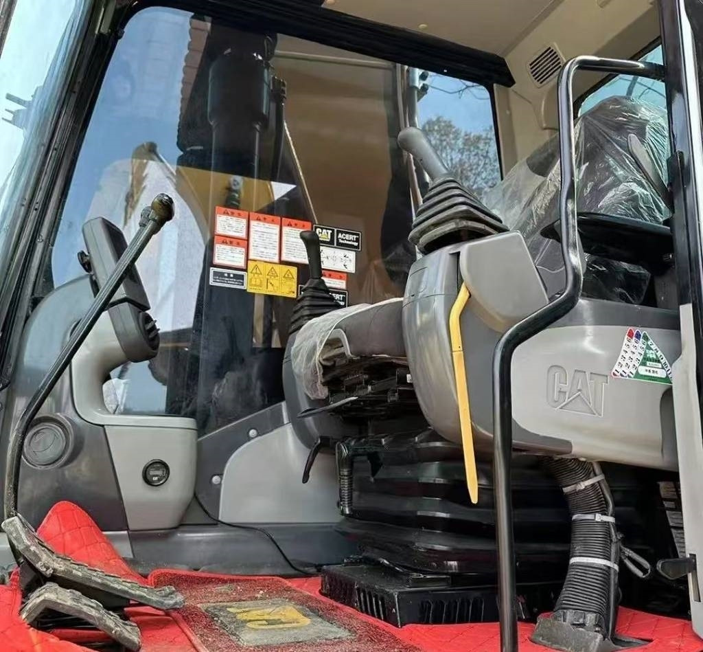 CAT 320 D - Pelle sur chenille: photos 2 CAT 320 D - Pelle sur chenille: photos 2