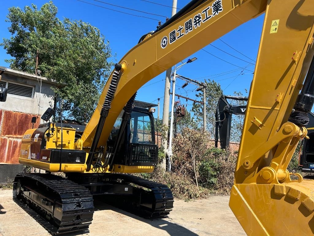 CAT 320D2L - Pelle sur chenille: photos 5 CAT 320D2L - Pelle sur chenille: photos 5