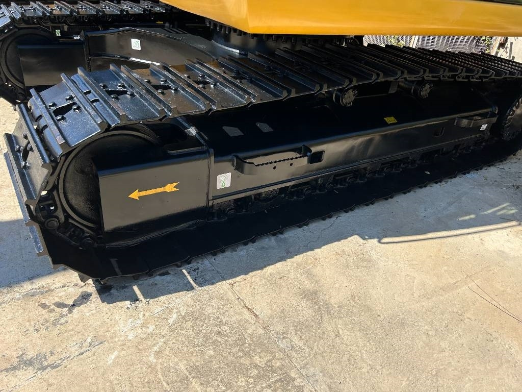 CAT 320D2L - Pelle sur chenille: photos 3 CAT 320D2L - Pelle sur chenille: photos 3
