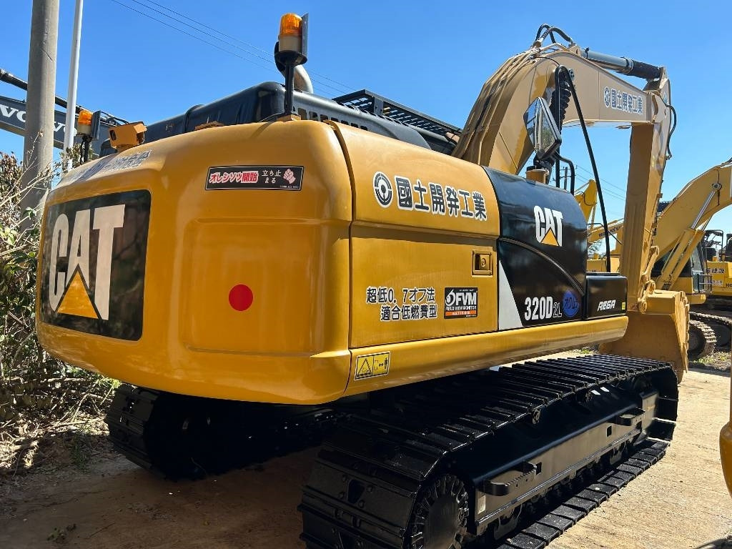 CAT 320D2L - Pelle sur chenille: photos 1 CAT 320D2L - Pelle sur chenille: photos 1