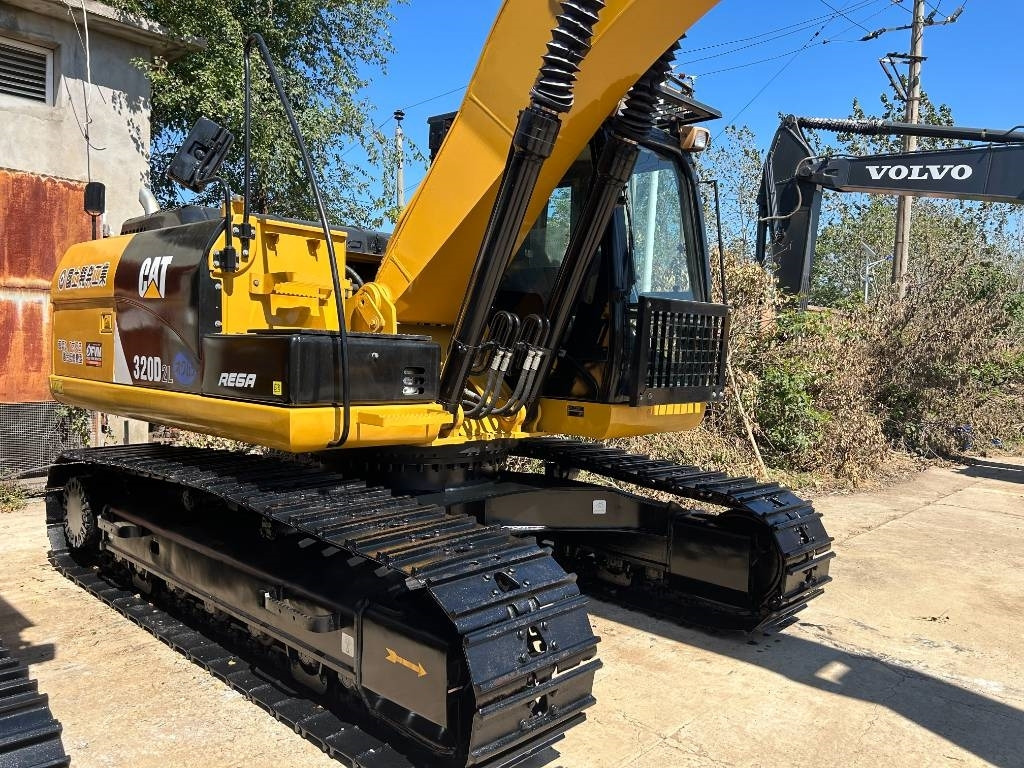 CAT 320D2L - Pelle sur chenille: photos 2 CAT 320D2L - Pelle sur chenille: photos 2