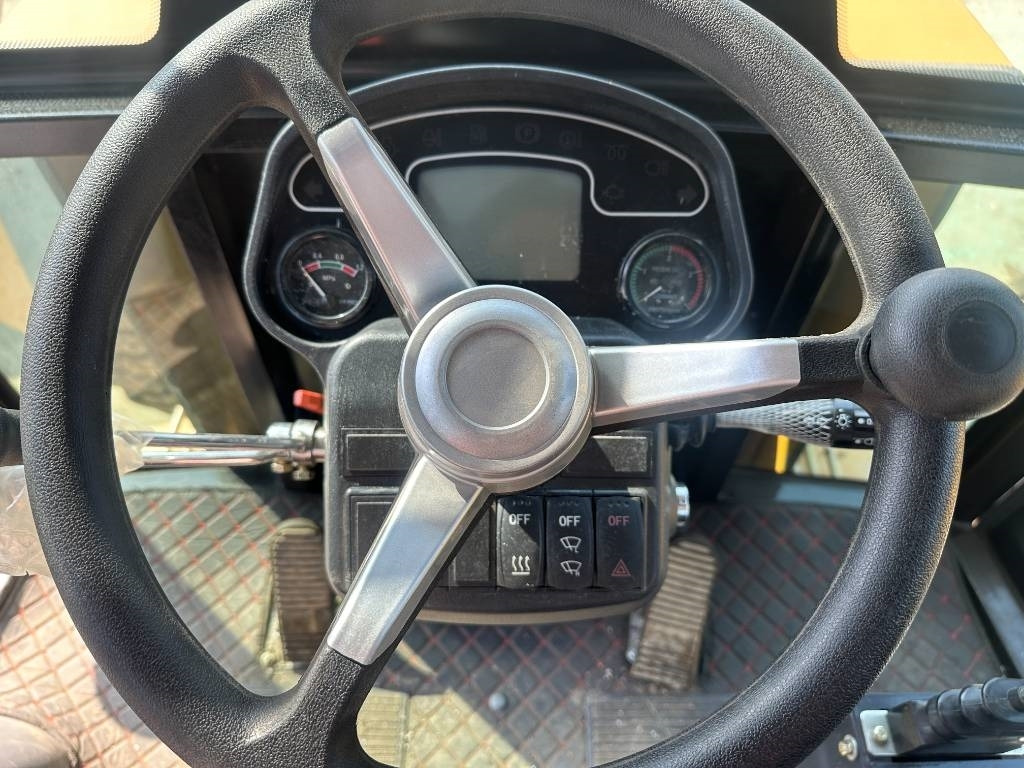 Tractopelle CAT 420 F ST: photos 15