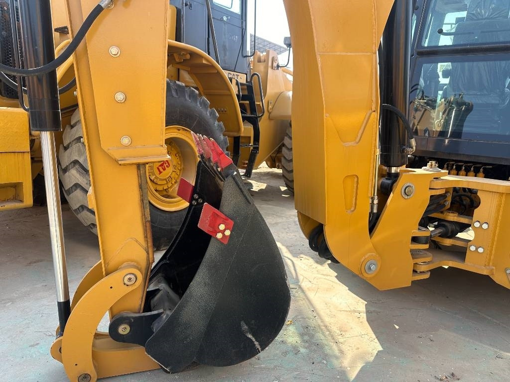 Tractopelle CAT 420 F ST: photos 6