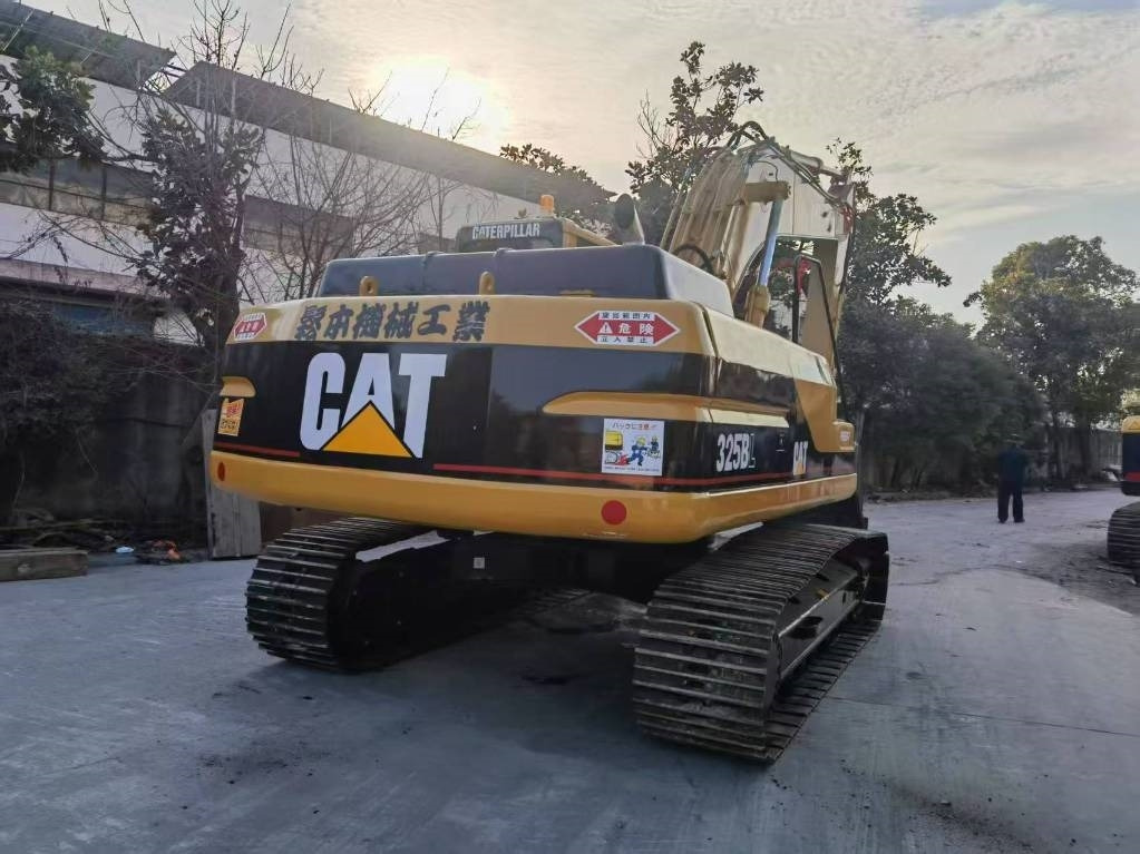 CAT CAT325B - Pelle de manutention: photos 2 CAT CAT325B - Pelle de manutention: photos 2