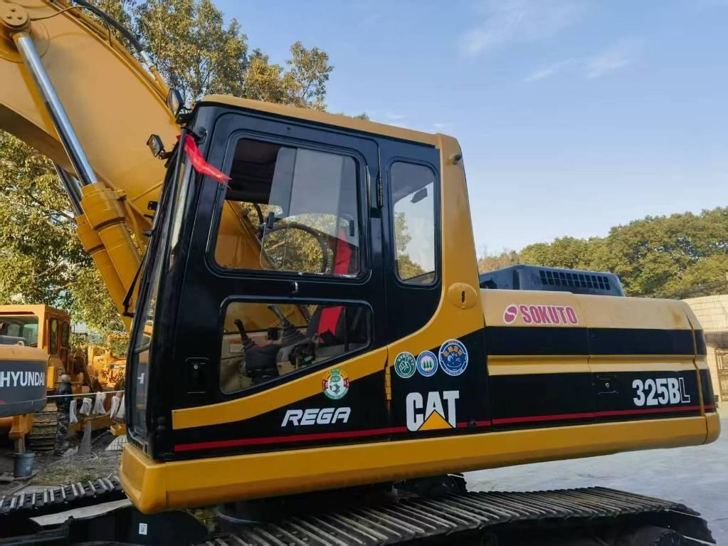 CAT CAT325B - Pelle de manutention: photos 4 CAT CAT325B - Pelle de manutention: photos 4
