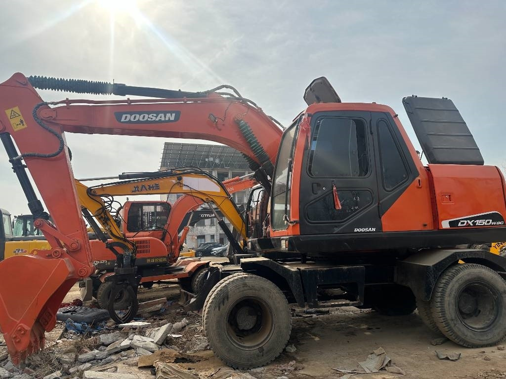 Doosan 150 - Pelle sur pneus: photos 1 Doosan 150 - Pelle sur pneus: photos 1
