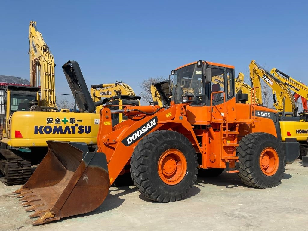 Doosan DL 505 - Chargeuse sur pneus: photos 1 Doosan DL 505 - Chargeuse sur pneus: photos 1