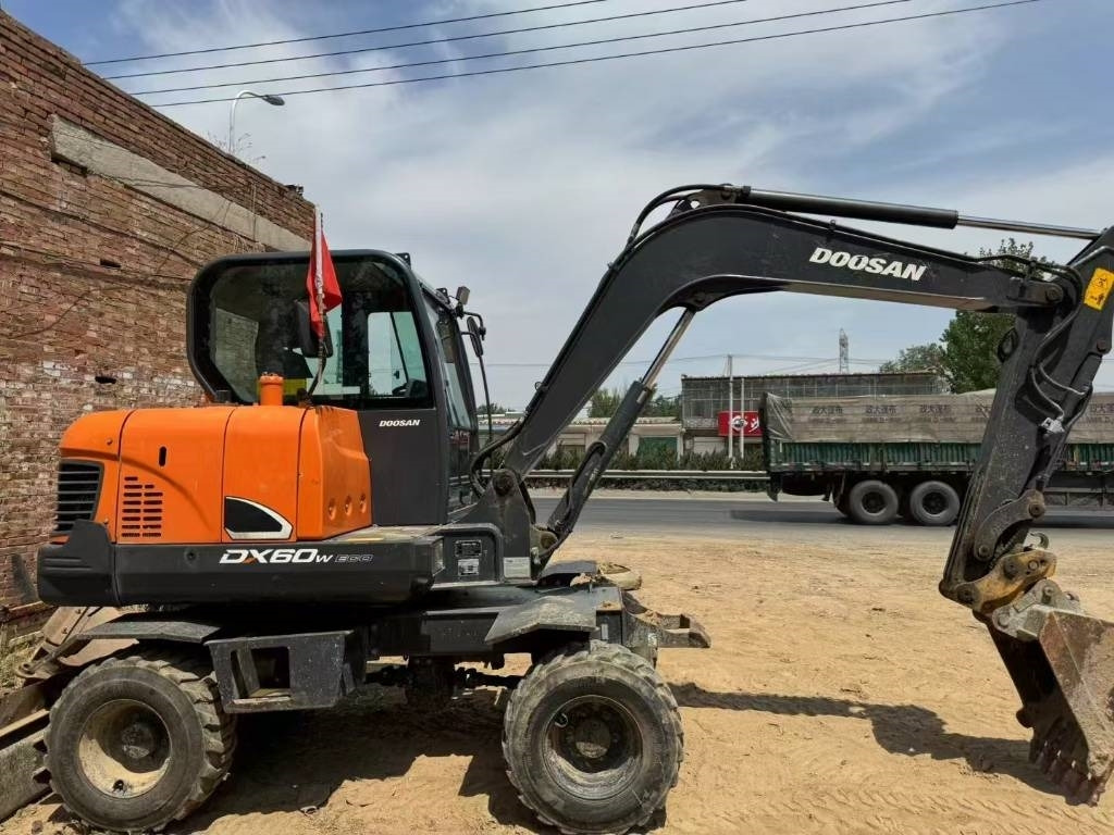 Doosan DX 60 - Mini pelle: photos 1 Doosan DX 60 - Mini pelle: photos 1