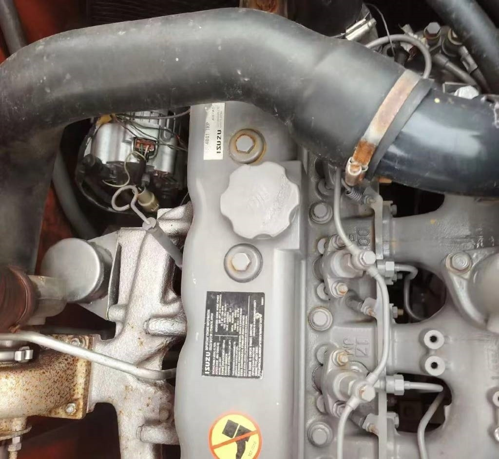 Hitachi 135 US-6 - Pelle sur chenille: photos 2 Hitachi 135 US-6 - Pelle sur chenille: photos 2