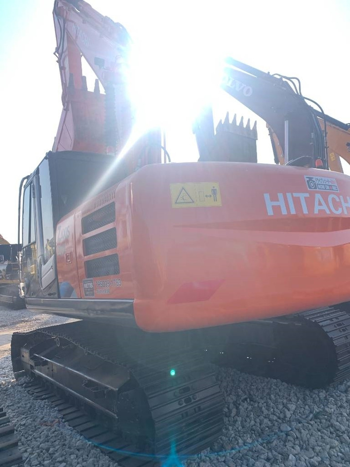 Hitachi 200 - Pelle sur chenille: photos 5 Hitachi 200 - Pelle sur chenille: photos 5