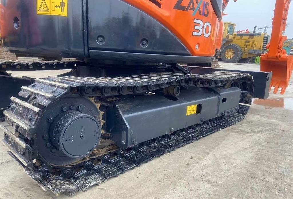 Hitachi 30 - Pelle sur chenille: photos 5 Hitachi 30 - Pelle sur chenille: photos 5