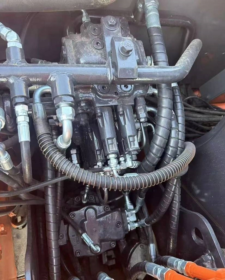 Hitachi 70 - Pelle sur chenille: photos 2 Hitachi 70 - Pelle sur chenille: photos 2