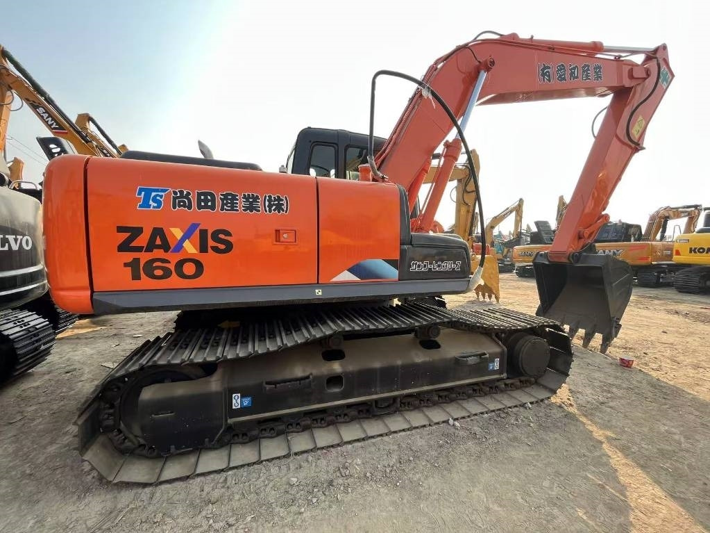 Hitachi ZX 160 LC - Pelle sur chenille: photos 1 Hitachi ZX 160 LC - Pelle sur chenille: photos 1