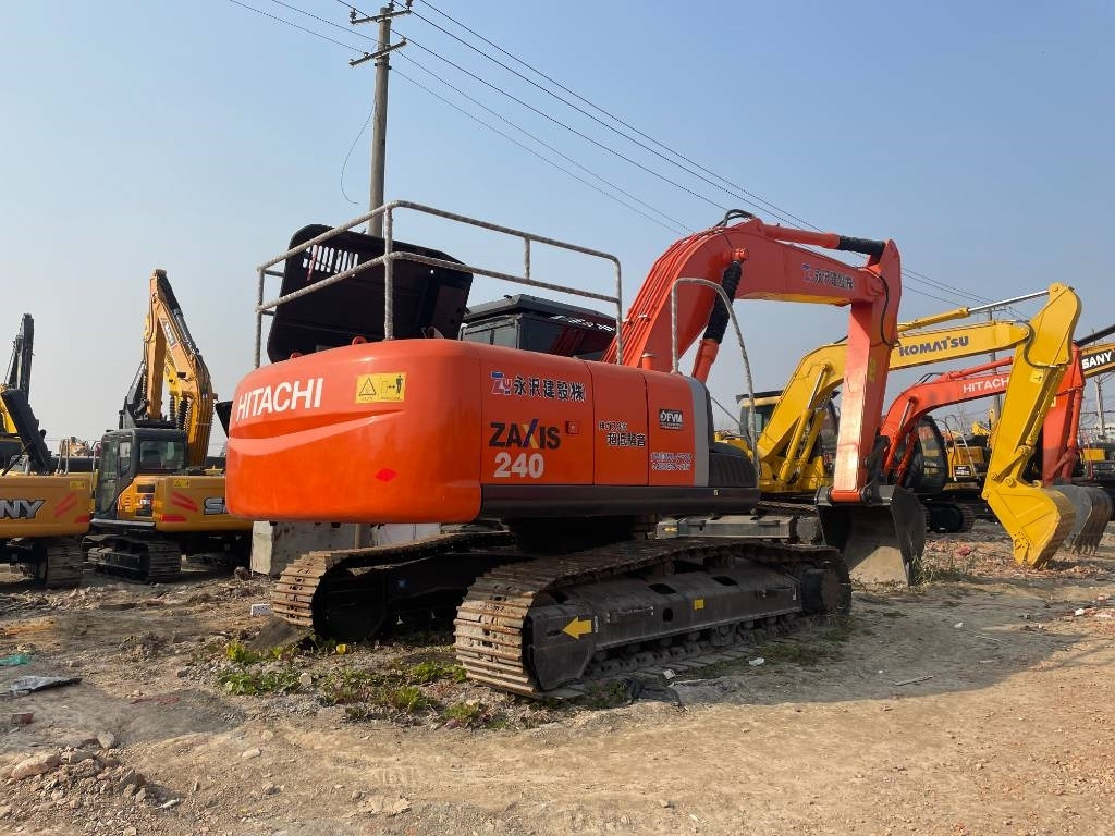 Hitachi ZX 240 - Pelle sur chenille: photos 1 Hitachi ZX 240 - Pelle sur chenille: photos 1