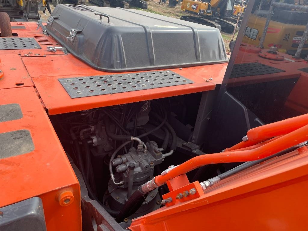 Hitachi ZX 240 - Pelle sur chenille: photos 2 Hitachi ZX 240 - Pelle sur chenille: photos 2