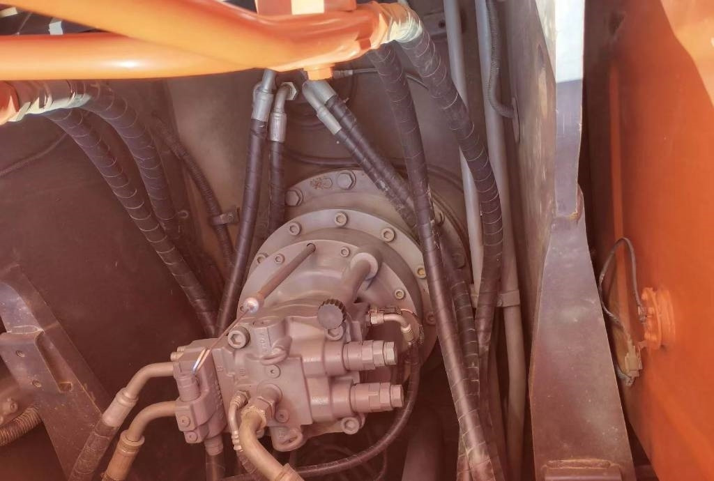 Hitachi ZX 240 - Pelle sur chenille: photos 5 Hitachi ZX 240 - Pelle sur chenille: photos 5