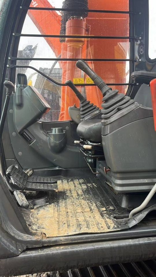 Hitachi ZX120 - Pelle sur chenille: photos 3 Hitachi ZX120 - Pelle sur chenille: photos 3