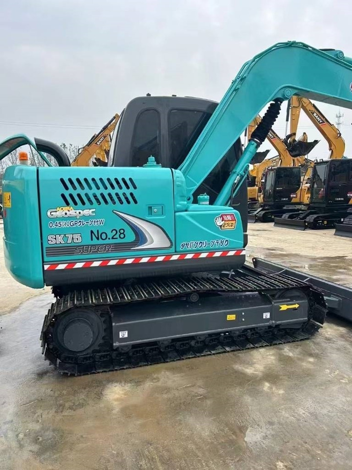 Kobelco SK 75 - Pelle sur chenille: photos 3 Kobelco SK 75 - Pelle sur chenille: photos 3