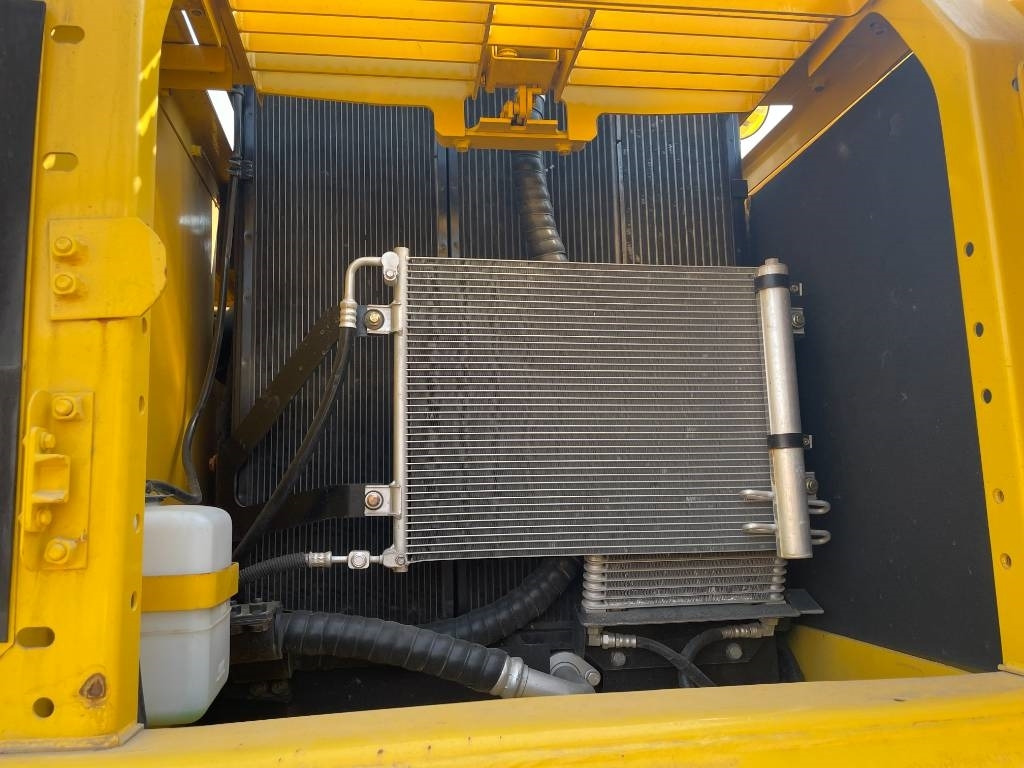 Pelle sur chenille Komatsu PC 210-8: photos 8 Pelle sur chenille Komatsu PC 210-8: photos 8