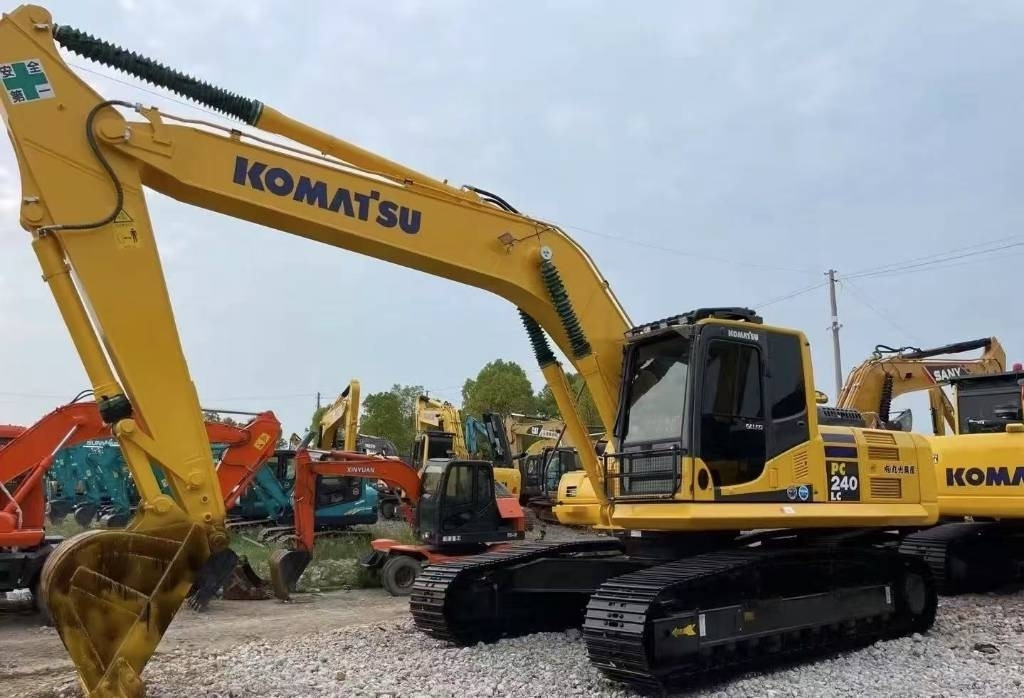 Komatsu PC 240 - Pelle sur chenille: photos 3 Komatsu PC 240 - Pelle sur chenille: photos 3