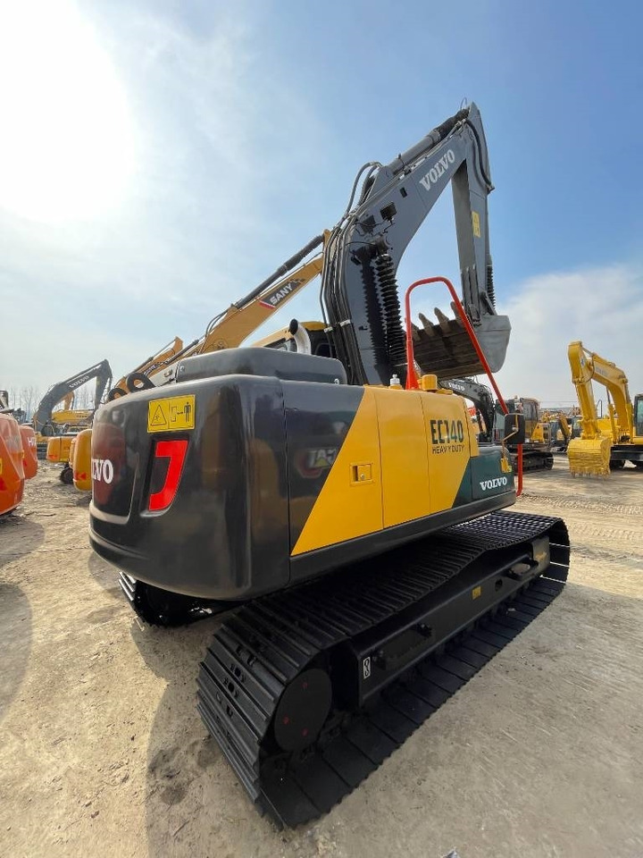 Volvo EC 140 - Pelle sur chenille: photos 1 Volvo EC 140 - Pelle sur chenille: photos 1