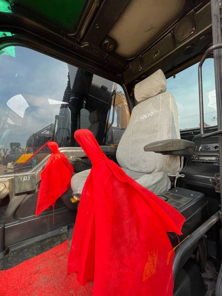 Volvo EC 140 - Pelle sur chenille: photos 4 Volvo EC 140 - Pelle sur chenille: photos 4