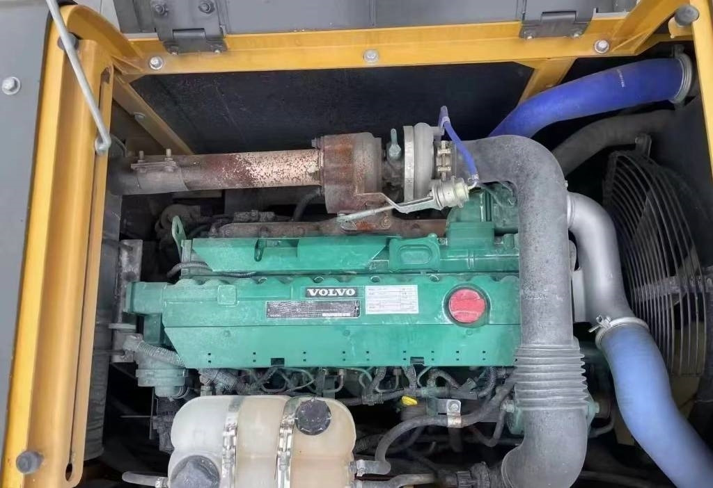 Volvo EC 210 - Pelle sur chenille: photos 2 Volvo EC 210 - Pelle sur chenille: photos 2