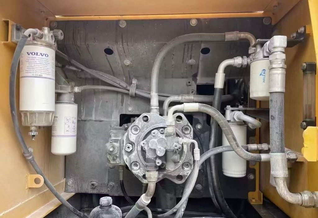 Volvo EC 210 - Pelle sur chenille: photos 4 Volvo EC 210 - Pelle sur chenille: photos 4