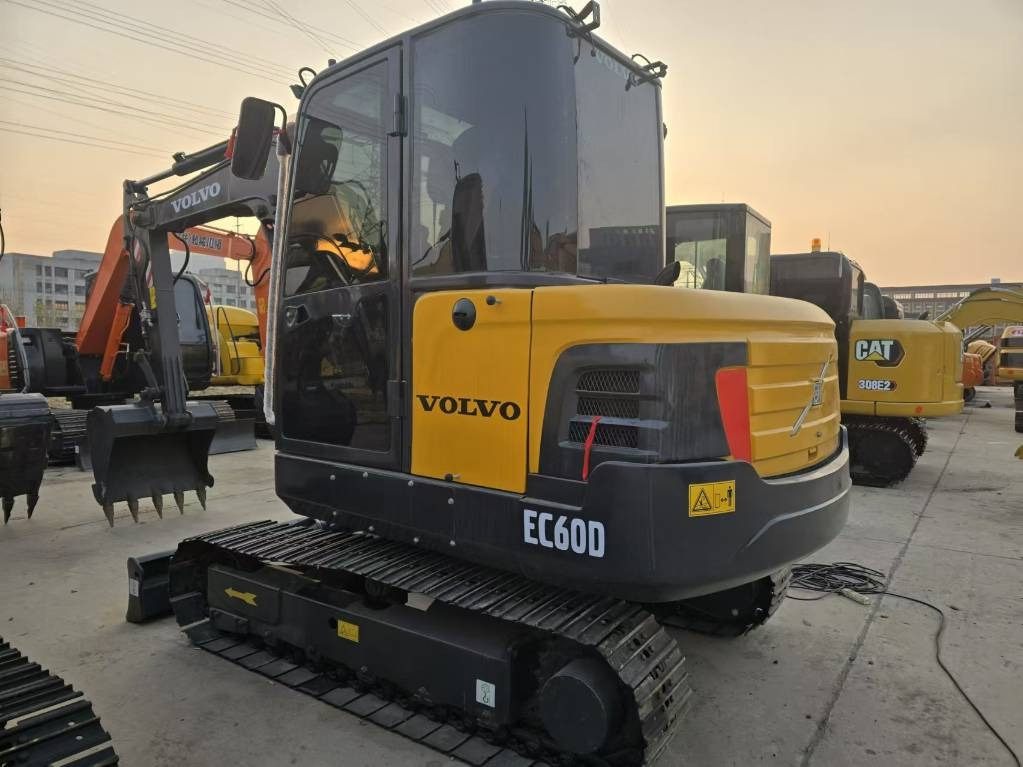 Volvo EC 60 - Pelle sur chenille: photos 1 Volvo EC 60 - Pelle sur chenille: photos 1