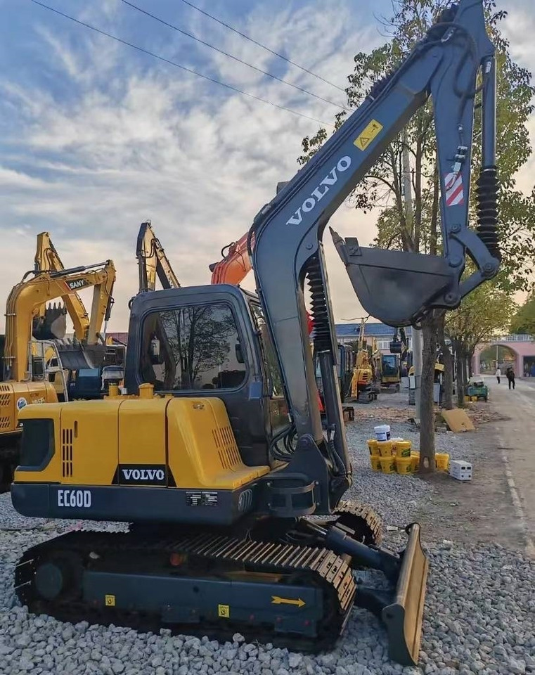 Volvo EC 60 D - Pelle sur chenille: photos 2 Volvo EC 60 D - Pelle sur chenille: photos 2