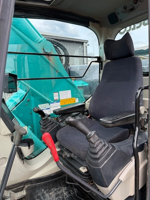 Pelle sur chenille Kobelco SK270SRLC-7: photos 12