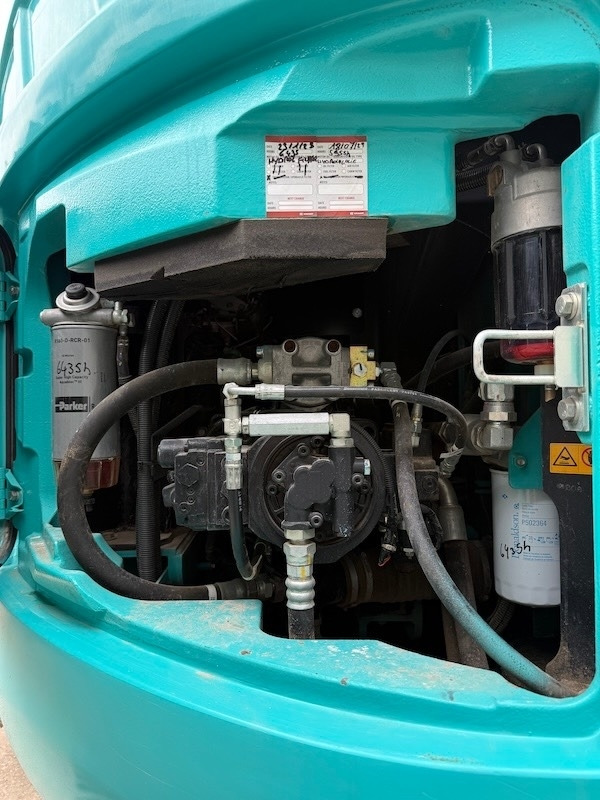 Pelle sur chenille Kobelco SK270SRLC-7: photos 9