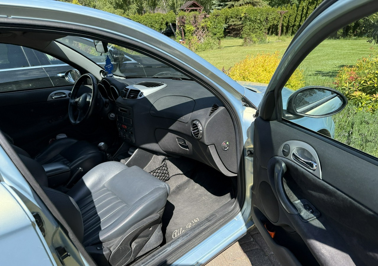 Voiture à hayon Alfa Romeo 147 Alfa Romeo 147 Klima 1.9 jtd-140KM: photos 12