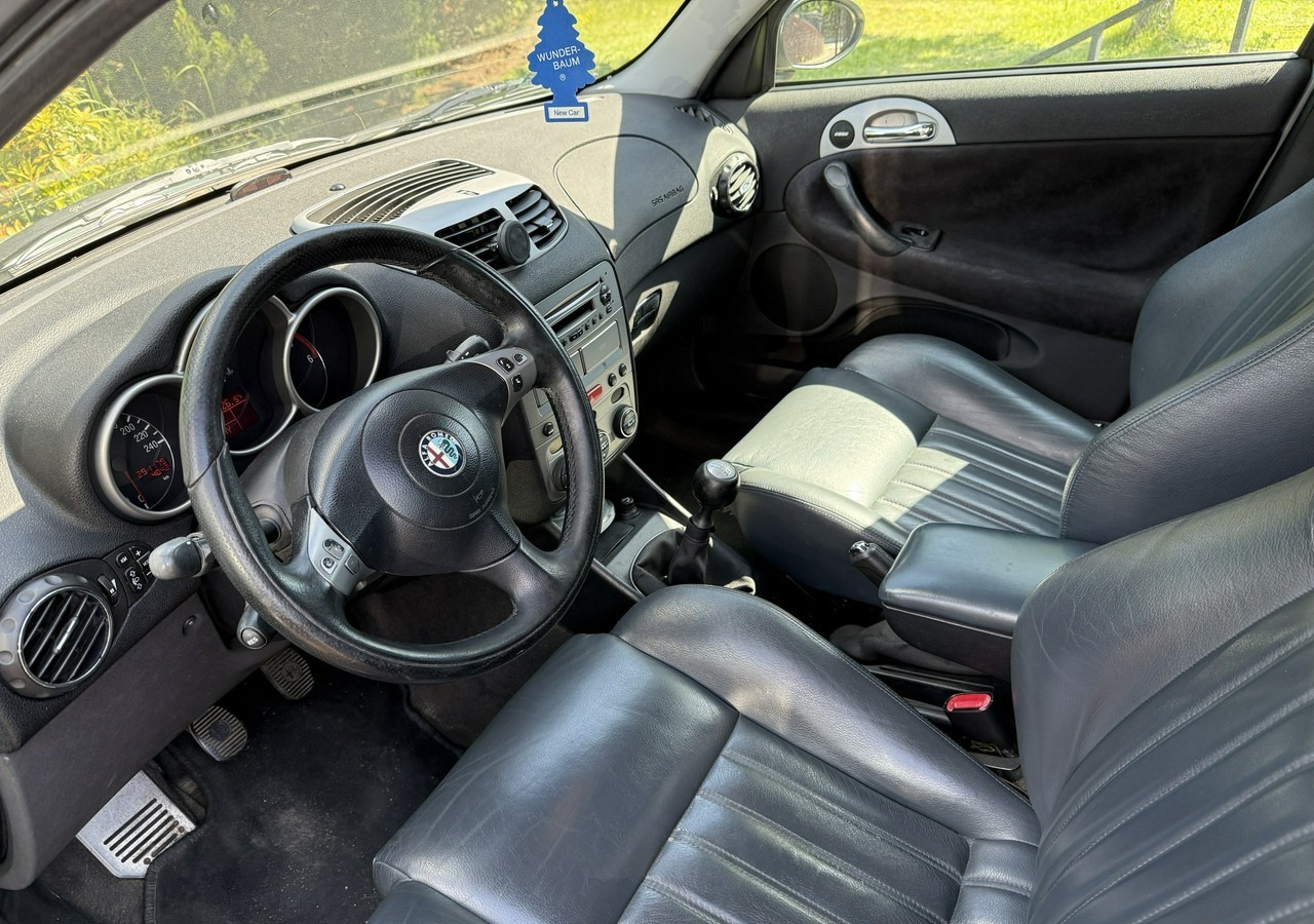 Voiture à hayon Alfa Romeo 147 Alfa Romeo 147 Klima 1.9 jtd-140KM: photos 9