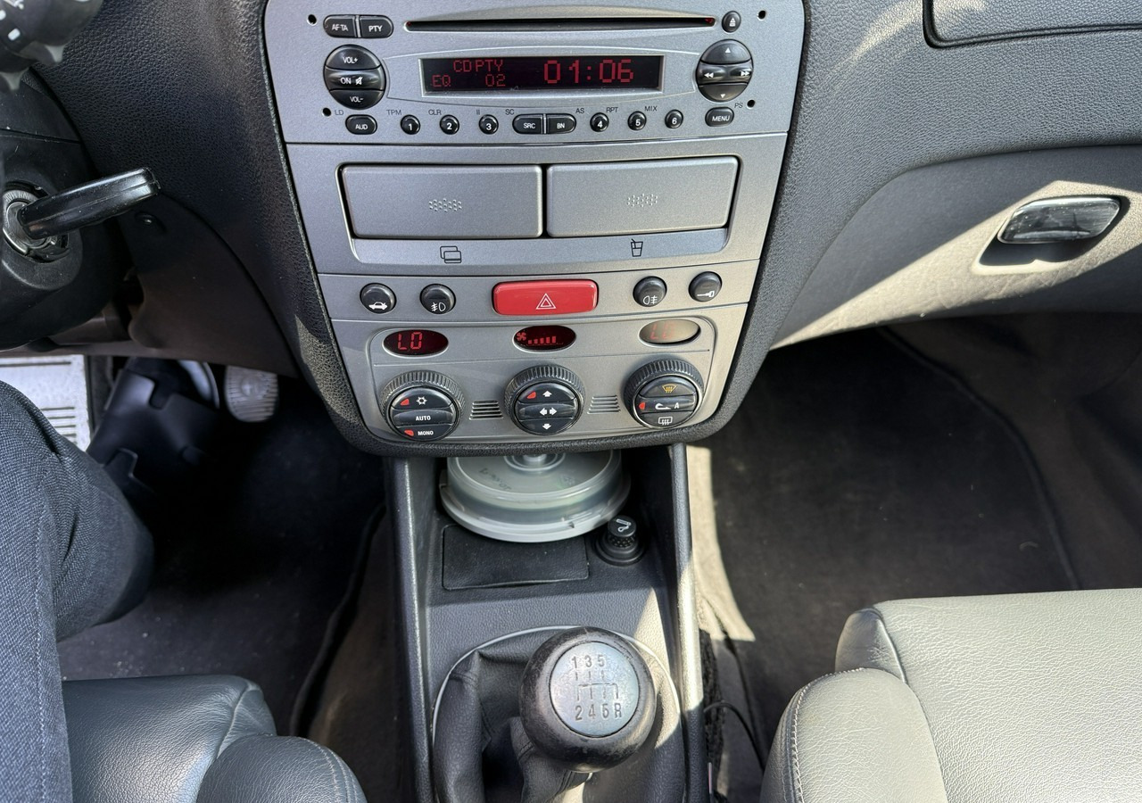 Voiture à hayon Alfa Romeo 147 Alfa Romeo 147 Klima 1.9 jtd-140KM: photos 6