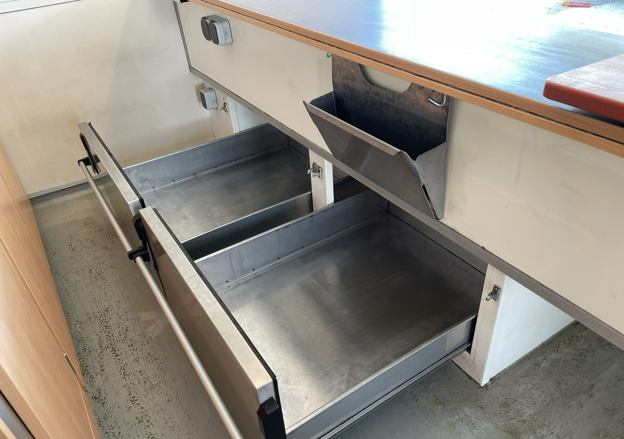 Fiat Ducato Autosklep wędlin Gastronomiczny Food Truck Foodtruck Sklep Borco - Camion magasin: photos 4 Fiat Ducato Autosklep wędlin Gastronomiczny Food Truck Foodtruck Sklep Borco - Camion magasin: photos 4