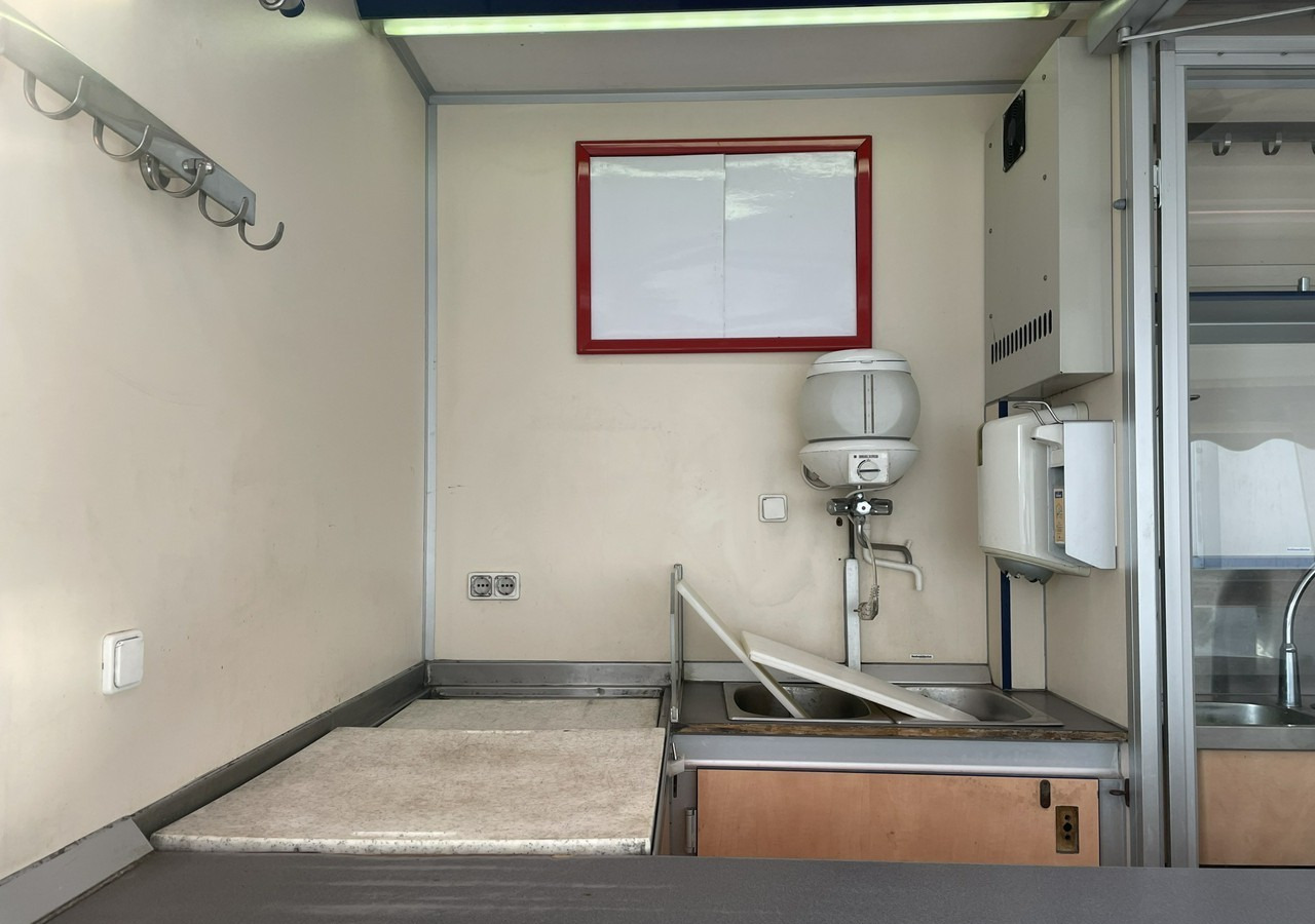 Fiat Ducato Autosklep wędlin Gastronomiczny food truck foodtruck sklep 2006 - Camion magasin: photos 3 Fiat Ducato Autosklep wędlin Gastronomiczny food truck foodtruck sklep 2006 - Camion magasin: photos 3