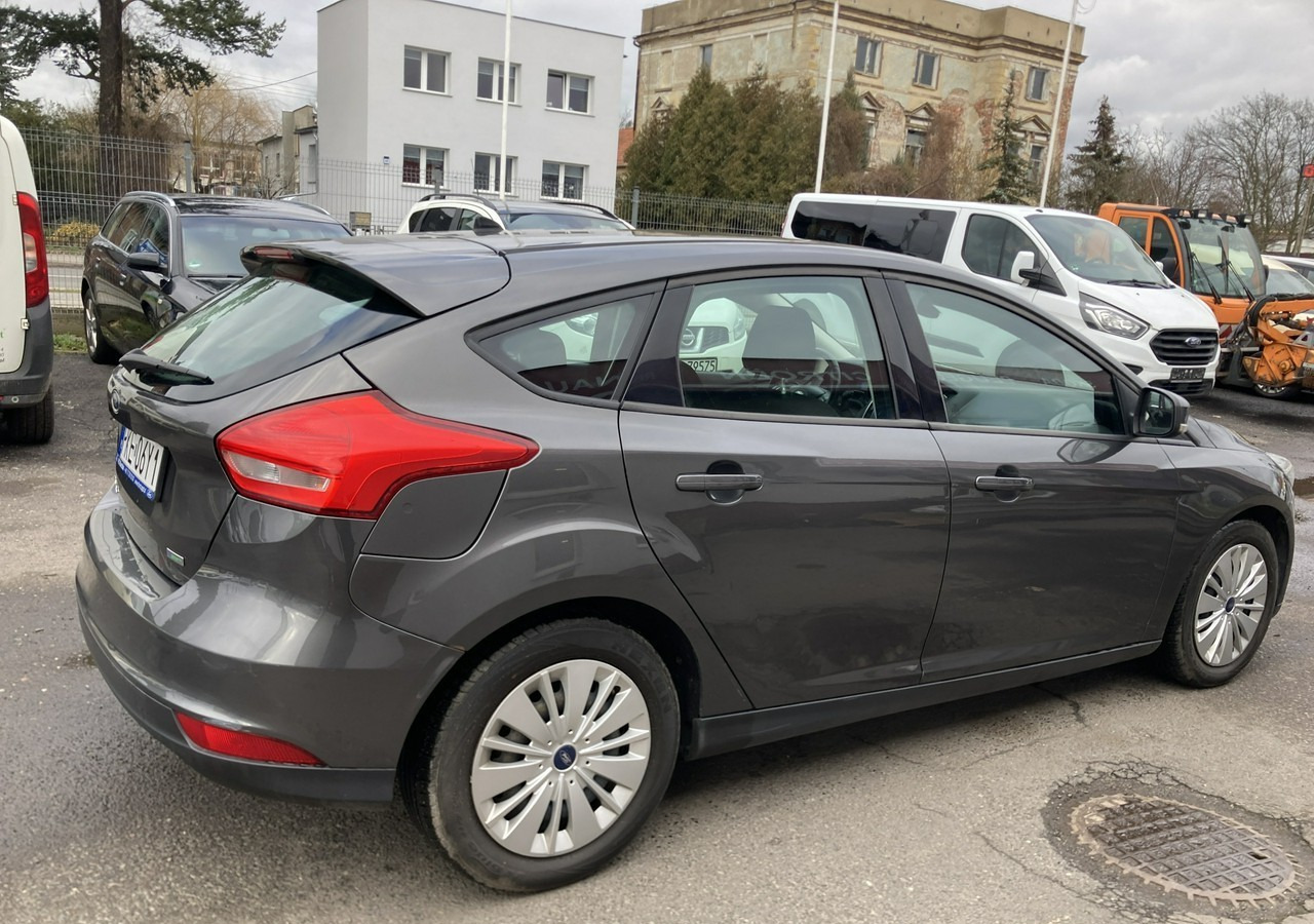 Ford Focus III Focus 1.0 EcoBoost Klima Salon PL 2015 - Voiture: photos 3 Ford Focus III Focus 1.0 EcoBoost Klima Salon PL 2015 - Voiture: photos 3