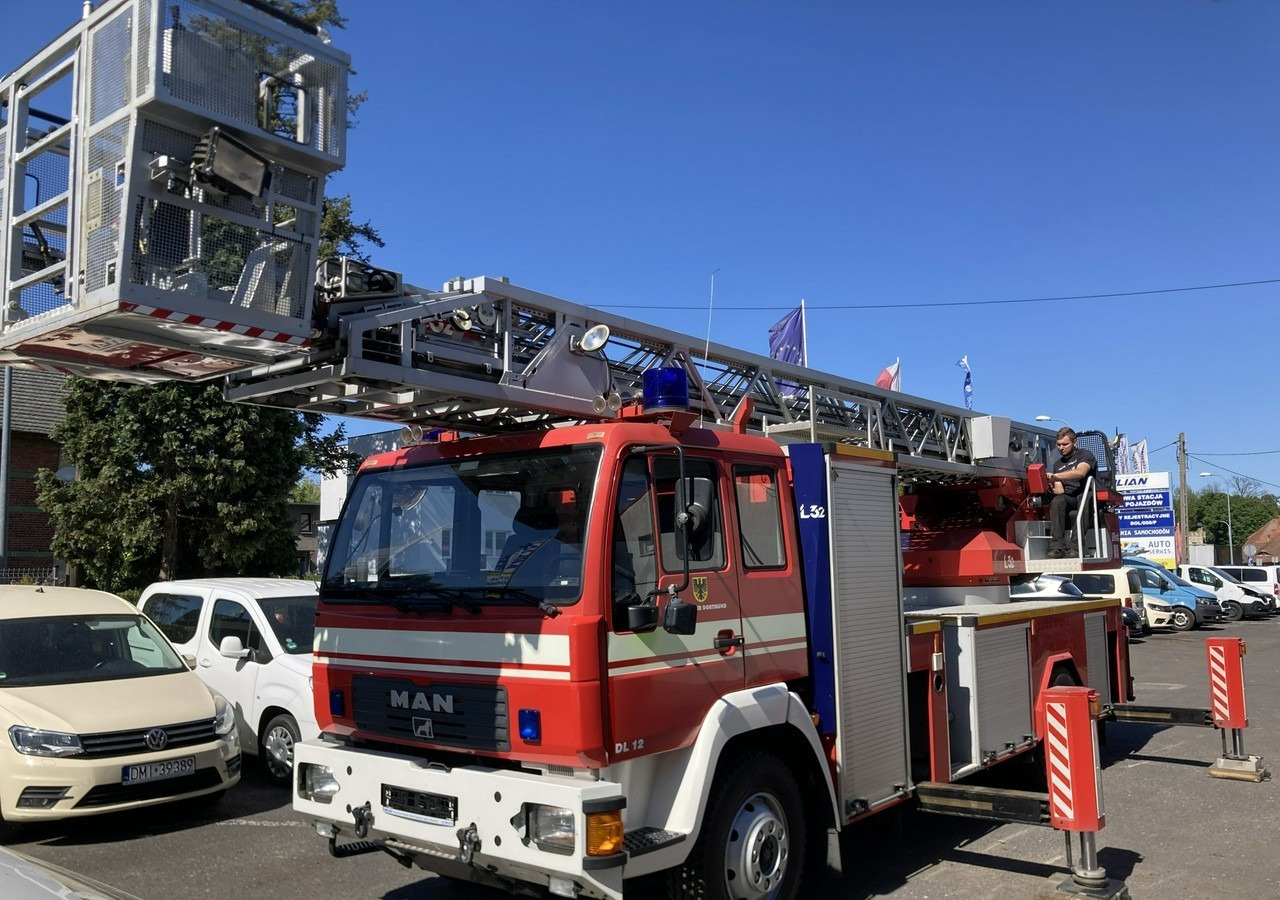 MAN Inny MAN Man 15,280 Straż pożarna drabina Strażacka zwyżka podnośnik 32m Metz - Camion de pompier: photos 2 MAN Inny MAN Man 15,280 Straż pożarna drabina Strażacka zwyżka podnośnik 32m Metz - Camion de pompier: photos 2