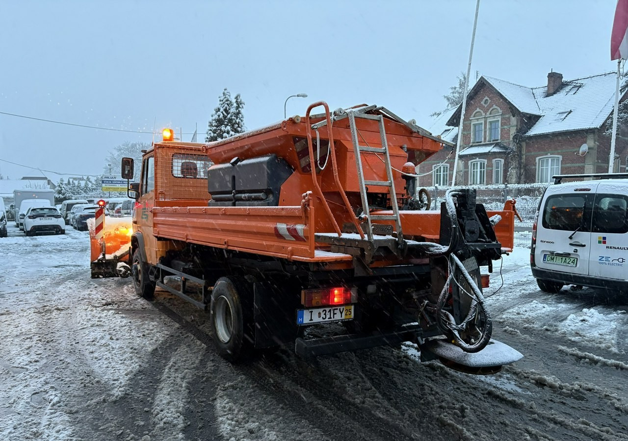 Mercedes-Benz Inny Mercedes-Benz Mercedes Vario 815 Wywrotka 4X4 2004 Pług posypywarka odśnieżarka - Engin de déneigement: photos 2 Mercedes-Benz Inny Mercedes-Benz Mercedes Vario 815 Wywrotka 4X4 2004 Pług posypywarka odśnieżarka - Engin de déneigement: photos 2