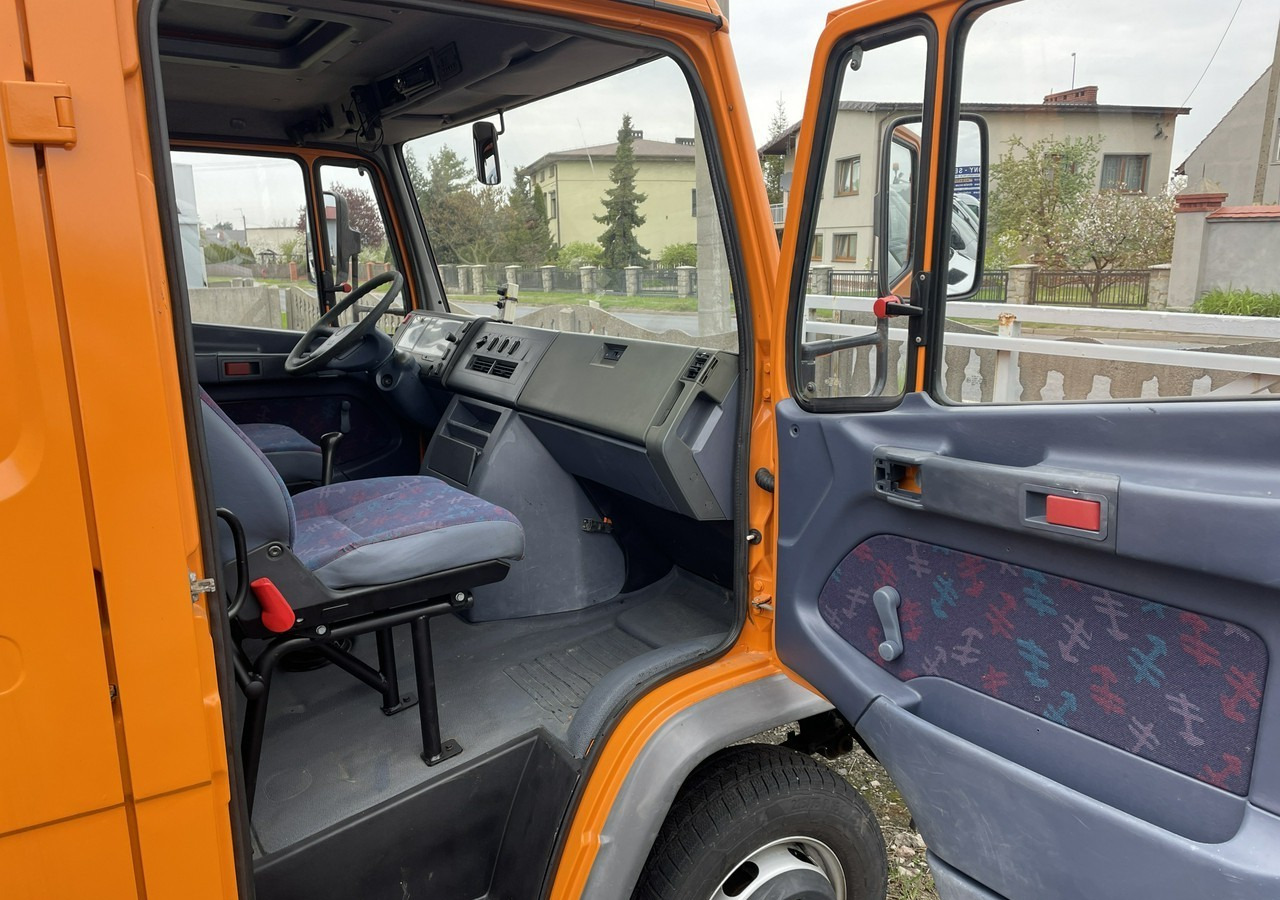 Mercedes-Benz Inny Mercedes-Benz Vario 614 Brygadówka skrzynia plandeka 6-oso doka dokka 2004 - Camion à rideaux coulissants: photos 3 Mercedes-Benz Inny Mercedes-Benz Vario 614 Brygadówka skrzynia plandeka 6-oso doka dokka 2004 - Camion à rideaux coulissants: photos 3