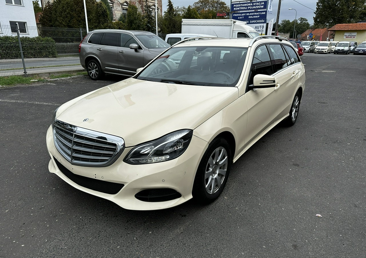 Mercedes-Benz Klasa E W212 E200 CDI Bluetec 7G-tronie 2015 LIFT Skóra FullLed ELEGANCE - Voiture: photos 3 Mercedes-Benz Klasa E W212 E200 CDI Bluetec 7G-tronie 2015 LIFT Skóra FullLed ELEGANCE - Voiture: photos 3