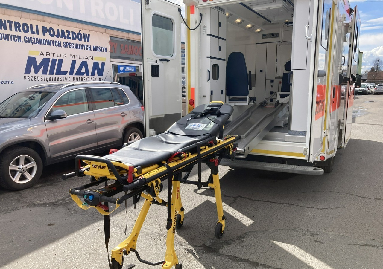 Mercedes-Benz Sprinter Sprinter 519 Karetka 4X4 Ambulans MODEL 2017 - Ambulance: photos 1 Mercedes-Benz Sprinter Sprinter 519 Karetka 4X4 Ambulans MODEL 2017 - Ambulance: photos 1