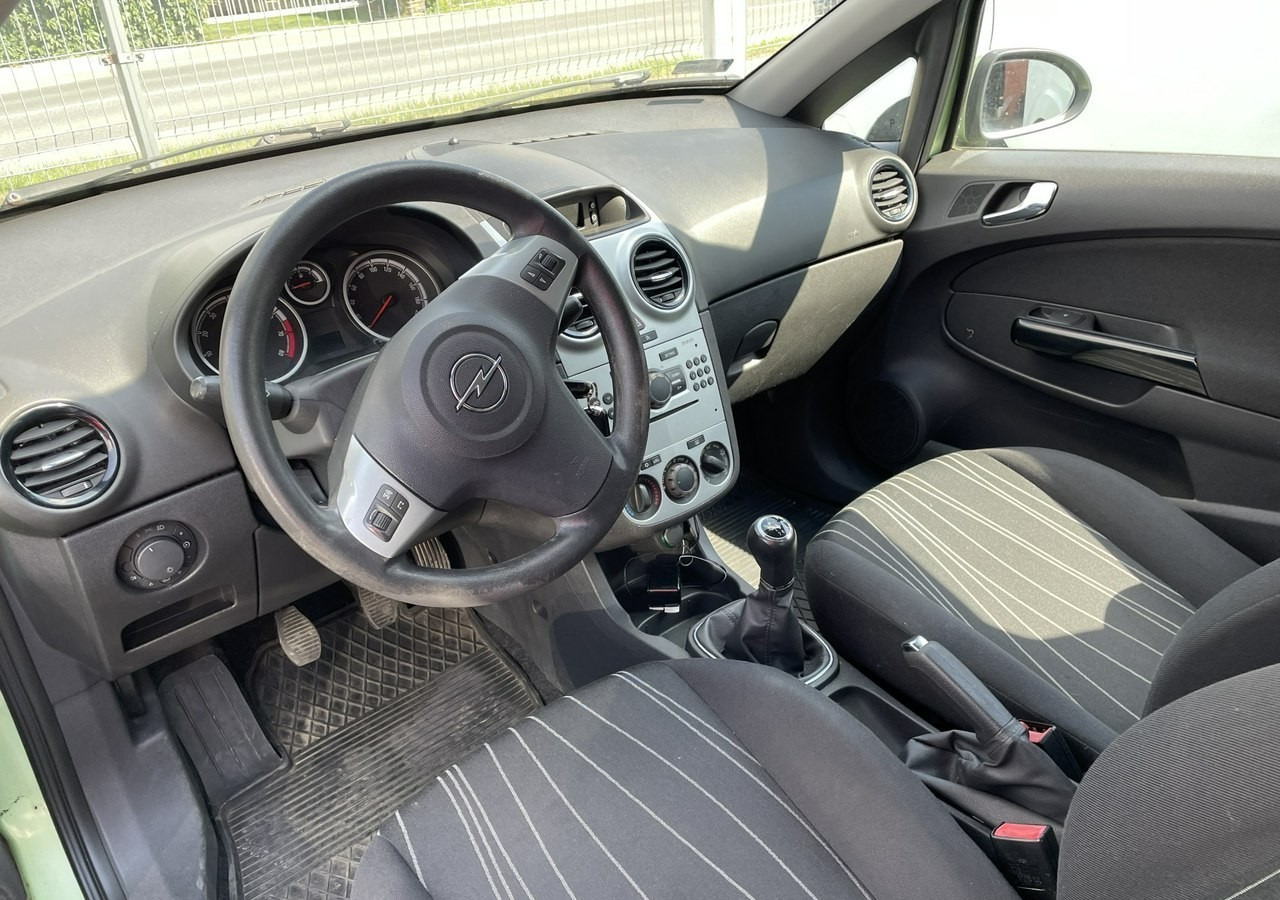 Opel Corsa D Opel Corsa 1,2-16V Klima Salon PL Bagażnik na Rowery Model 2010 - Voiture à hayon: photos 4 Opel Corsa D Opel Corsa 1,2-16V Klima Salon PL Bagażnik na Rowery Model 2010 - Voiture à hayon: photos 4
