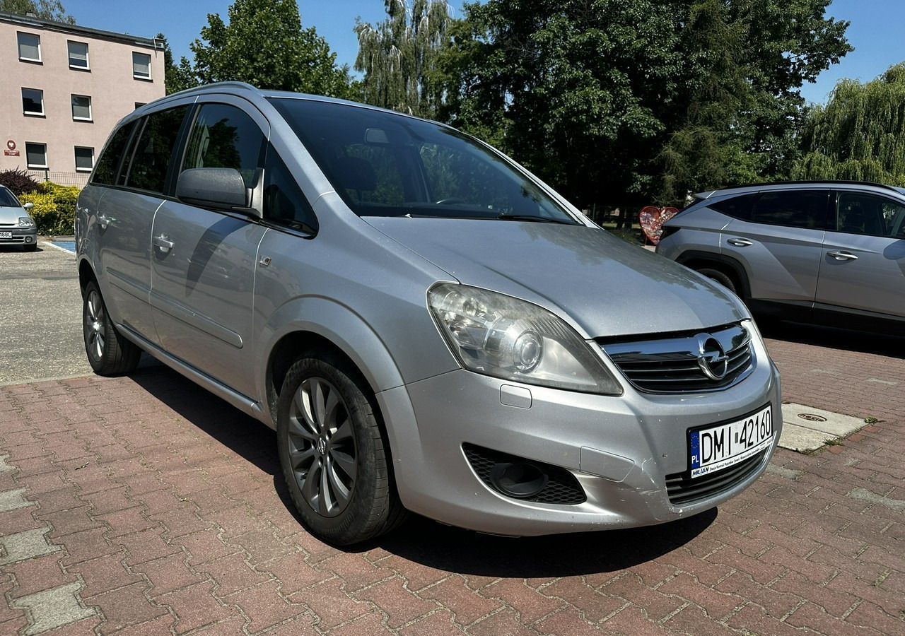 Opel Zafira B Opel Zafira do przewozu osób Niepełnosprawnych inwalida rampa - Voiture: photos 3 Opel Zafira B Opel Zafira do przewozu osób Niepełnosprawnych inwalida rampa - Voiture: photos 3