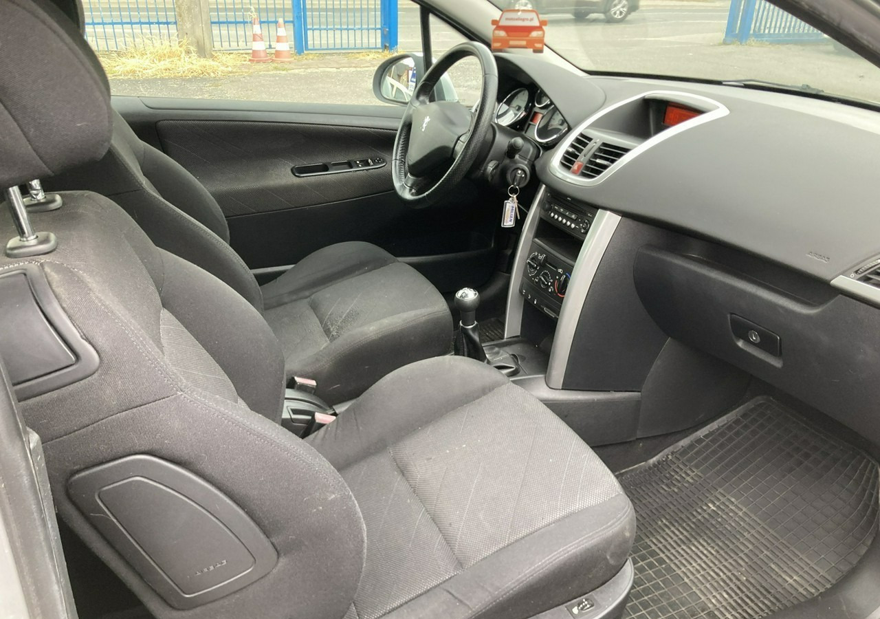 Peugeot 207 Peugeot 207 1.6HDI-16V Klima 2007 - Voiture à hayon: photos 2 Peugeot 207 Peugeot 207 1.6HDI-16V Klima 2007 - Voiture à hayon: photos 2