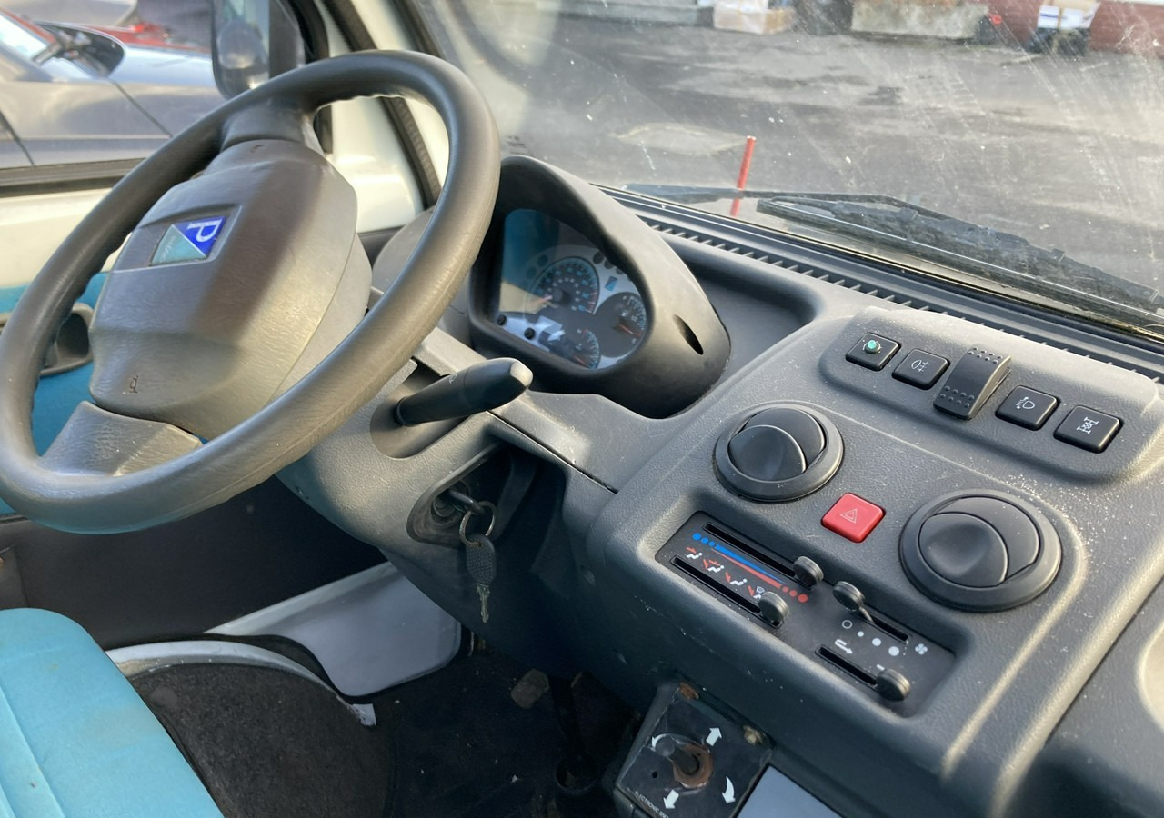 Piaggio Piaggio Porter 4X4 Skrzynia odśnieżarka Pług 2011 - Engin de déneigement: photos 4 Piaggio Piaggio Porter 4X4 Skrzynia odśnieżarka Pług 2011 - Engin de déneigement: photos 4